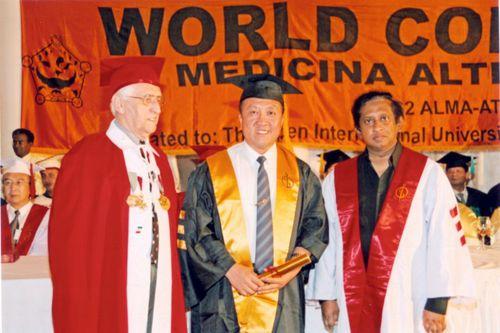 獲斯里蘭卡國際傳統醫科大學頒發終身成就獎