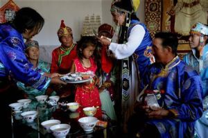 海西蒙古族剪髮禮 海西蒙古族剪髮禮