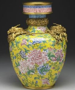 清雍正畫琺瑯蟠龍瓶 清雍正畫琺瑯蟠龍瓶