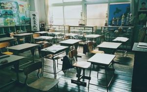 空殼學校 空殼學校