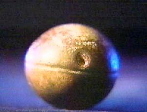 （圖）南非遠古凹槽金屬球