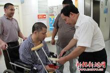 教育局局長羅暉,工會主席袁愈祥看望歐南保