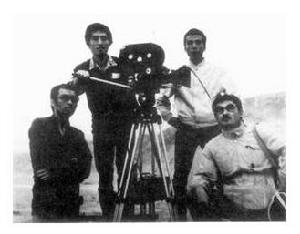 《一個和八個》工作照，左起為何群、張藝謀、肖風、張軍釗。