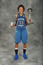 西蒙妮·奧古斯圖斯 西蒙妮·奧古斯圖斯