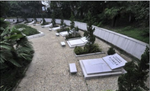 九位烈士安葬在菊花台的墓園