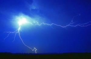 起始維艱，春木更新之象　艱難險阻之意