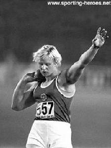 伊倫娜·斯盧皮亞內克 伊倫娜·斯盧皮亞內克