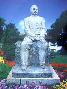 貴州茅台酒廠文化城尊立的賴永初先生塑像