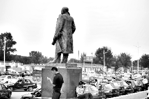 張家口南站豎立著詹天佑雕像，這裡將是京張城際的起始站