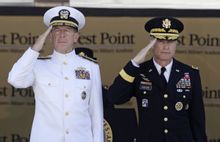 馬倫上將與亨通中將敬禮