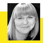 NINA SCHAEFER（Essential Looks Commercial Direction）