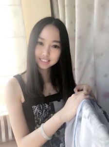 綠野千鶴 綠野千鶴