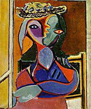 雙臂抱胸的女人