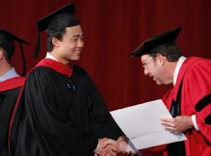 2012年5月24日，薄瓜瓜從哈佛甘迺迪學院碩士畢業