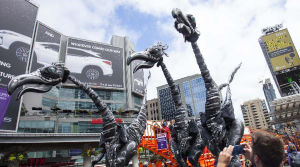多倫多國際街頭藝人節“恐龍”出沒