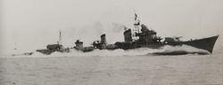 1943年5月5日在宮津灣全速試航的島風，之前試航時航速達到40.4節