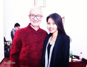 製片人導演龐博合影