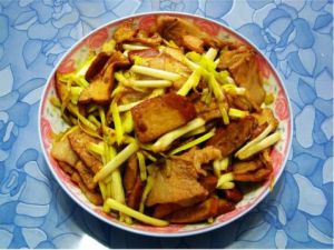 韭黃豆乾炒肉片 韭黃豆乾炒肉片