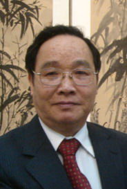 旅美書畫藝術家黃春雲近照