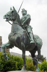 （圖）迪南(Dinan)的貝特朗·杜·蓋克蘭塑像