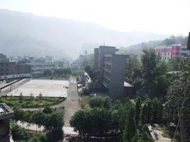 鎮雄縣五德中學 鎮雄縣五德中學