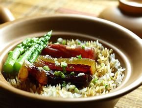 金牌腊味煲仔飯 金牌腊味煲仔飯