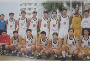 納坦布&middot;威廉漢姆 後排黃衣者