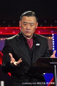 周立波做主持人 李宇春獲邀