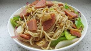 香蒜火腿意大利麵 香蒜火腿意大利麵