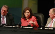 希爾達·索利斯在國家潔淨能源會議中發言