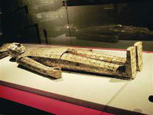 偽造的金縷玉衣