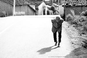 《駝背》 《駝背》