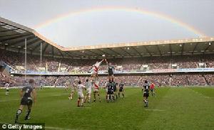 英國廣播公司播出的蘇格蘭隊在六國橄欖球錦標賽中擊敗英格蘭隊比賽的三維立體節目畫面