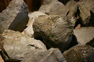 地窪型內生礦床 地窪型內生礦床