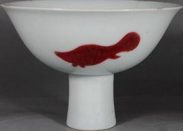 清康熙官窯釉里紅三魚紋高足碗 清康熙官窯釉里紅三魚紋高足碗