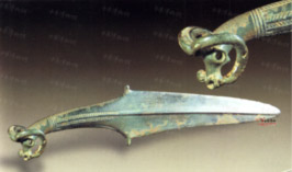 羊首屈柄短劍 羊首屈柄短劍