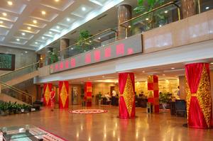 金壁輝煌的賓館大堂
