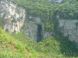 遠觀洞口