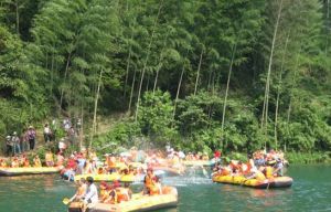 十萬大山萬綠谷漂流 十萬大山萬綠谷漂流