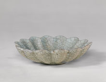 哥窯青釉菊瓣式盤 哥窯青釉菊瓣式盤