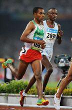 凱內尼薩&middot;貝克勒（左）