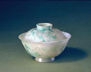 翠纏枝蓮紋蓋碗 翠纏枝蓮紋蓋碗