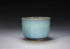 鈞窯天藍釉三足筒式爐 鈞窯天藍釉三足筒式爐