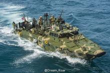 于波斯灣的一艘美國河川指揮艇