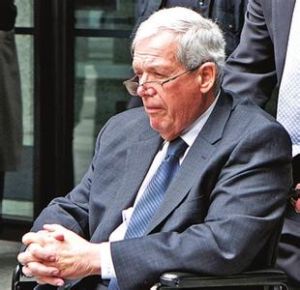 丹尼斯·哈斯泰特 丹尼斯·哈斯泰特