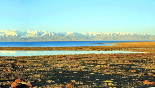 團結峰下哈拉湖盆地