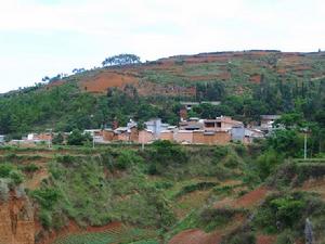 平坦子村[雲南省華寧縣青龍鎮下轄村]