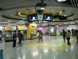 （圖）港鐵銅鑼灣站內的環回電視螢幕