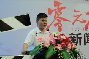 編劇兼導演田萬良接受綿陽電視台採訪