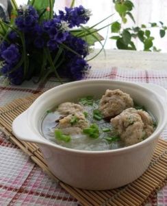 豆渣丸子冬粉湯 豆渣丸子冬粉湯